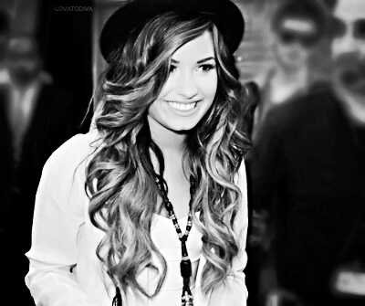 sweetdiisasters's profile picture. Nós somos sweet disasters.  Não se meta com a Demi e não terá sua vida arruinada por nós. Doce e perigosas! só as manjadoras vlw?flw