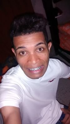 Aquela troca de olhares,que termina com sorrisos 😍🍃🌴🍀