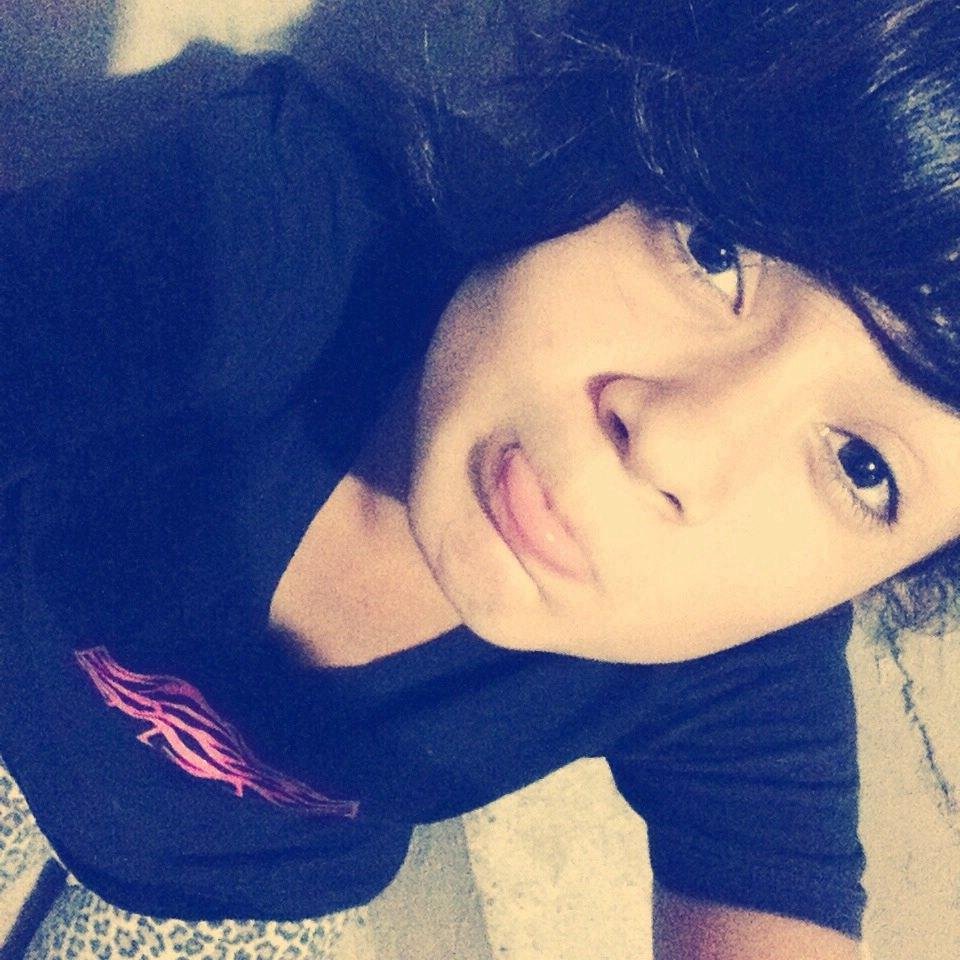 I love miley cyrus'm a smiler heart 3 3 C: 3.3
