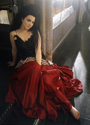 quelqu_une's profile picture. 