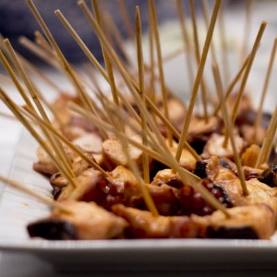 Somos una nueva empresa cuyo objetivo es brindar al publico un excelente servicio de catering y de cocteleria