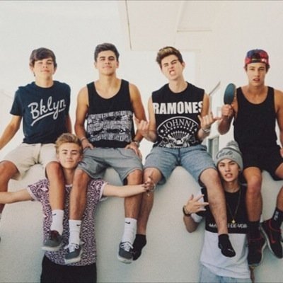 everyone please follow @_suckmydallASS_ they're an amazing account and r trying to gain followers so please help
