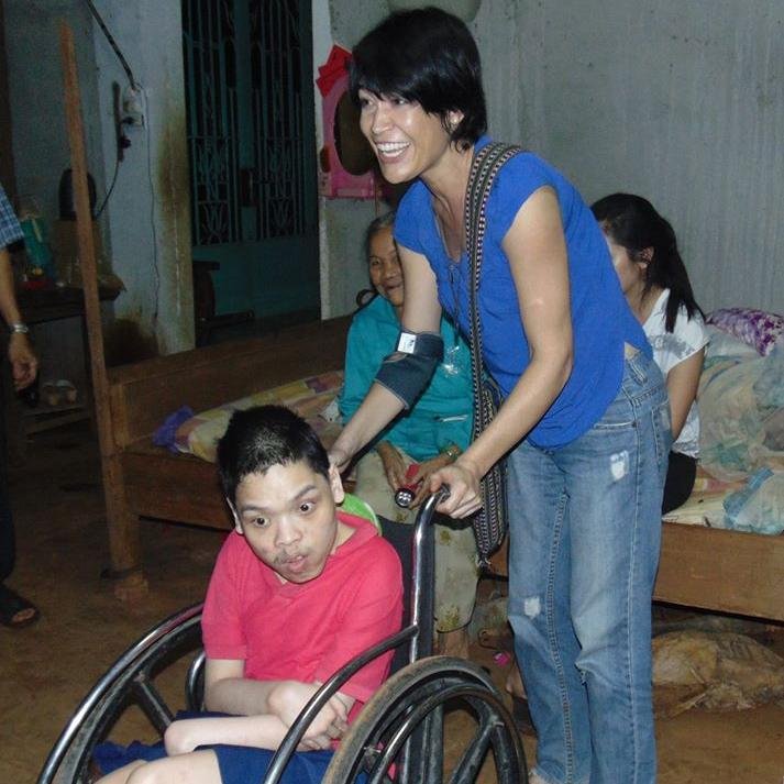 I am born in Switzerland. I had learn painting in Geneva. In 1993 i found a shelter for unlucky children and disabled people in Vietnam. @MaisonChanceVN