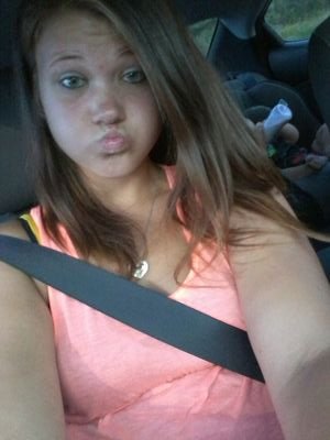 im Katheryn Wilmoth I'm 19 i have a daughter her name is chloe Wilmoth. and one on the way due april 26, 2016. that's pretty much all lol