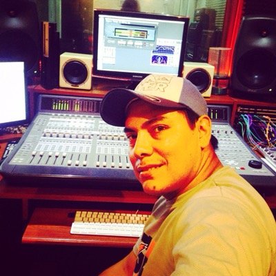 Ing. Mecánico y musico... baterista. apasionado por el audio y la
edicion y mezcla!!!!