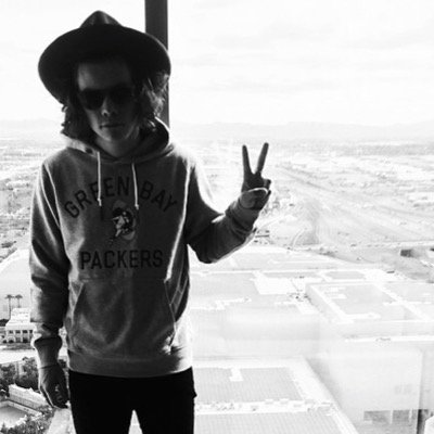 FOLLOW @RAINYSTYLESS BC I GAVE YOU A FREE FOLLOW THANKS