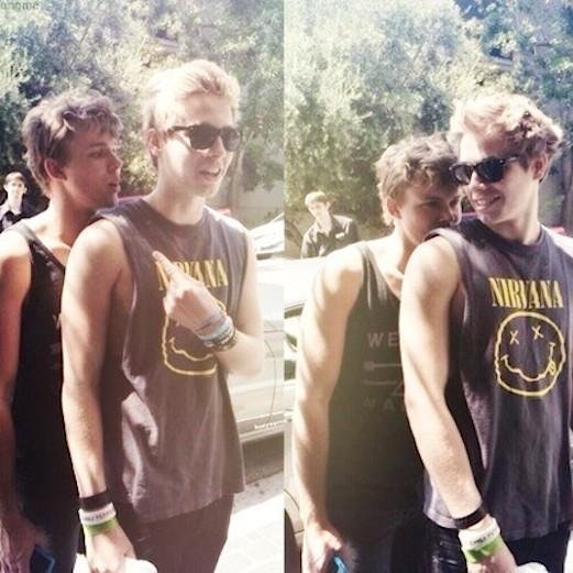 i love them so much but i hope they'll never notice me (i know im weird ._. )