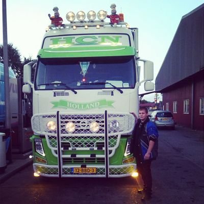18 jaar  !!!  Poar nemen  & feesten & gek zijn