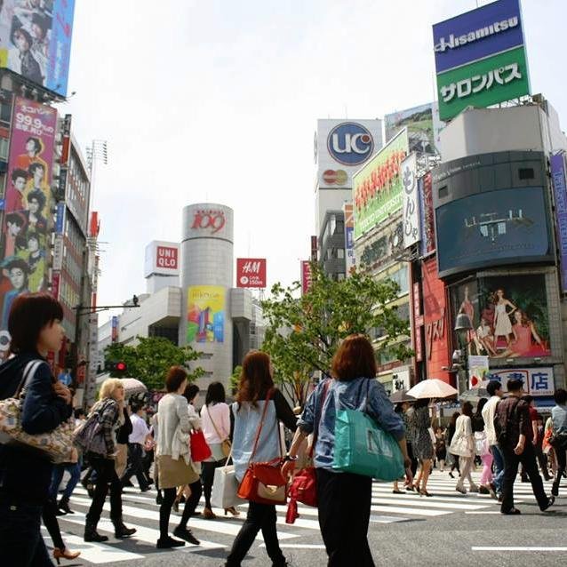 A fashion analyst based in Tokyo introduces well-selected shops have gained popularity among young people.