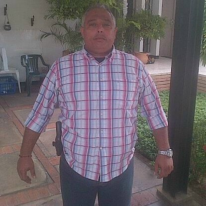 Honesto, cariñoso, trabajador y amplio a todas