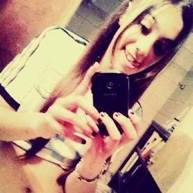 Quédate con quien conozca todos tus errores y aun así quiera sacarte una sonrisa.