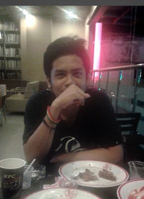 DhaliyRvz's profile picture. 