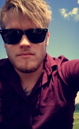 @hollywinder  One Man, One Guitar:  
https://t.co/lC3p0pLB0W