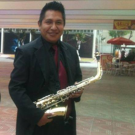 Músico por convicción, Odontólogo de profesión, amo estar sobre el escenario y amo estar dentro del consultorio, pero antes de todo esto mi Cruz Azul {(+)}