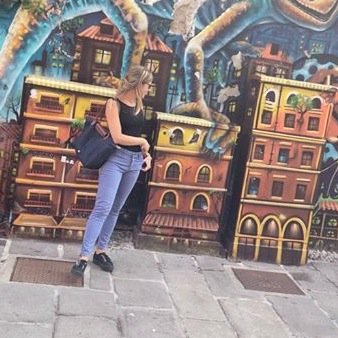 Born in Sicily, BA in Rome and a Master's degree in Leeds. Passionate about languages and cultures, I currently live in Milan.