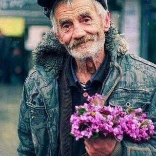 وعلى اوتار الراحه يحكى ان ذكرك يا إلهي جزء منها : لا إله الا اللّه . .