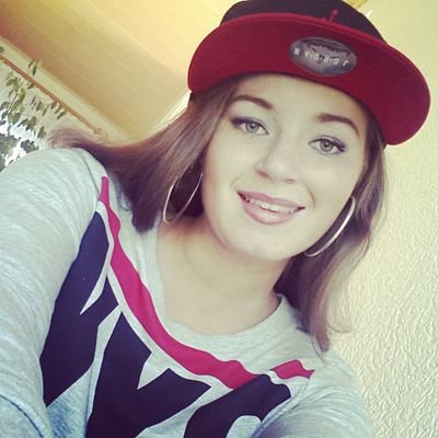 Everyone  should follow me, lol !!