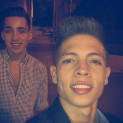 Dando por culo desde el 96 y sin parar de hacerlo. Fumo y los problemas, se van con el humo.. La mejor marca de ropa que conozco se llama tu piel.