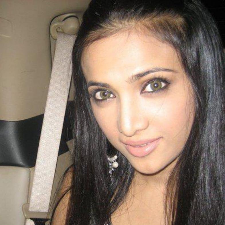 kusumpatel12's profile picture. 21. Indian. studying business at Uni #F4F