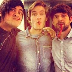 PewdSmosh_2304's profile picture. 