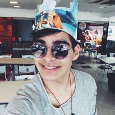 Oi eu sou o Arthur quer ser meu amigo?
Instagram:Thuiii_