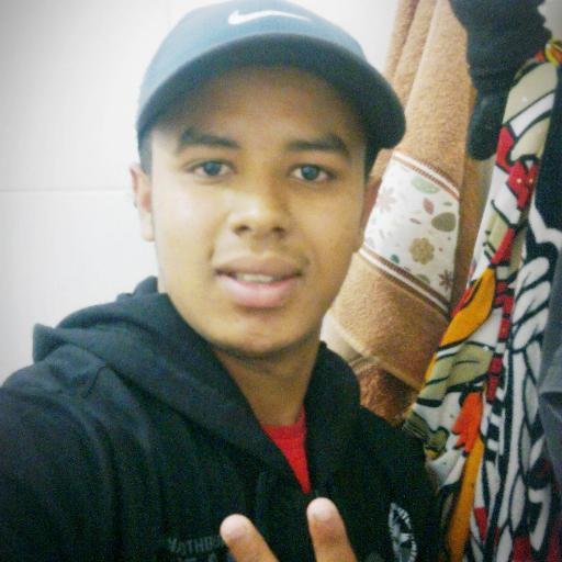 “Por você eu espero o tempo que for, aprendo a conviver com essa saudade absurda. Porque sei que vai valer a pena quando estivermos juntos.”