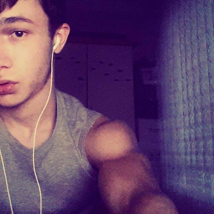 StanToker426's profile picture. Eminem idolümdür. Kıck Boksör, Siyah kuşak 1.dan'ım :* Kırmızı ♥