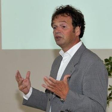 Innovatie / Verbinden/ Stichting FRIS / Marketing / Strategie / Klankbord / Voetbal / Hengelo / Enschede