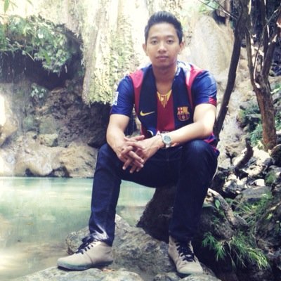 i like to live freedom. I study at NATIONAL DEVELOPMENT UNIVERSITY.veteran Yogyakarta.