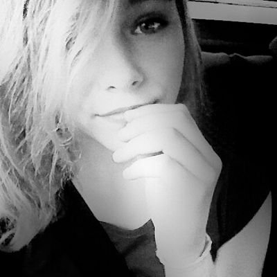 Hey ;) 1D love *-* Love Music, play Piano Instagram: _k_l_a_u_d_i_a