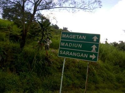 Di langit aku perkasa || Di laut aku jaya || Di darat aku Bukan buaya