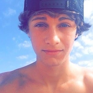 taylor_henning0's profile picture. Taken and happy