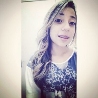 Sagitariana, Corinthiana , namorando , nasci em são paulo.  Tenho 15 aninhoos *-* Sou chata, ciumenta pra caralho, me irrito facil etc..
