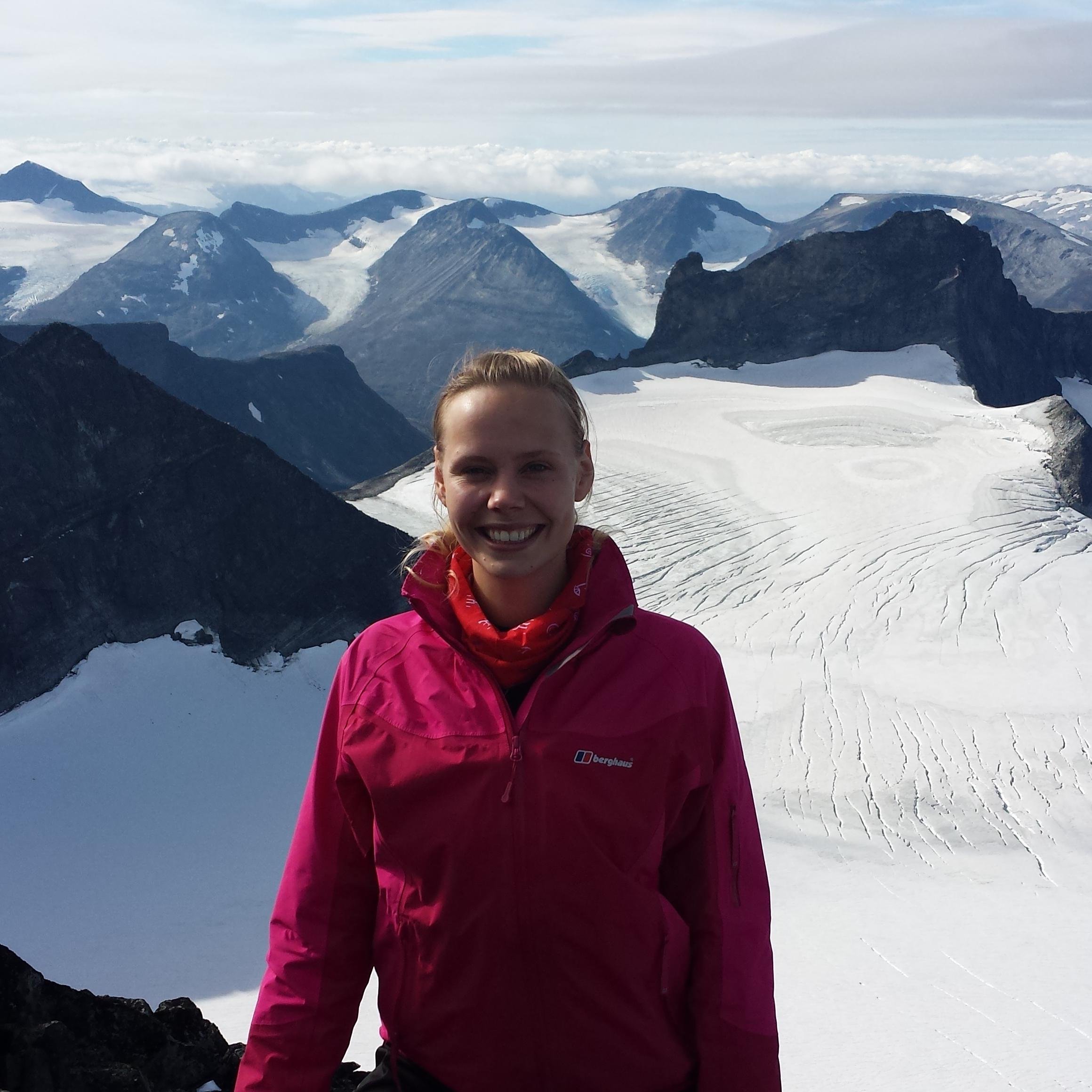 Nerdy UX researcher, passionate about qual methods, entrepreneurship and equality. She/her.