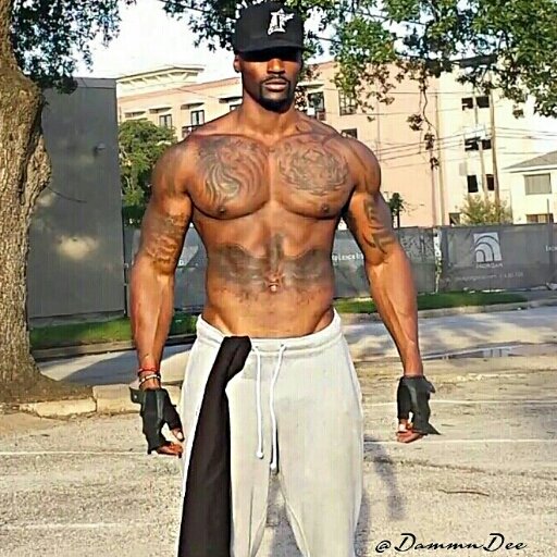 Personal Trainer in Houston, Tx | Follow me on IG to see my workout videos: @DammnDee |
