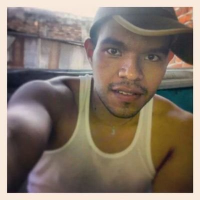 Tngo 24 años de edad... Interno de Mediciba UTM - HPVCB.. Me gusta pasar tiempo libre con los panas, salir, andar en compu.. Chat.! etc!