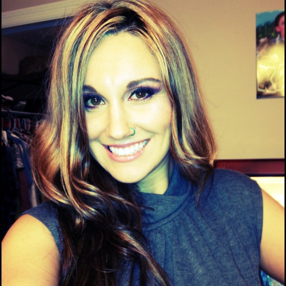 I'm Summer! I love the beach, makeup/beauty products, acting, & my family/ friends!! Lets be friends! (*: