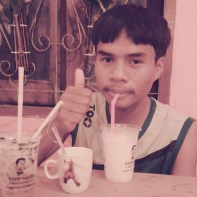วิทยา แสงอุ่น จา อายุ 18 กีฬาที่ชอบ ฟุตบอล ทีมที่ชอบ ARSENAL