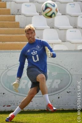 ex futbolista. fútbol argentino. fútbol español. actual entrenador de porteros cd@mostoles.y escuela de porteros Estrellas de Mostoles