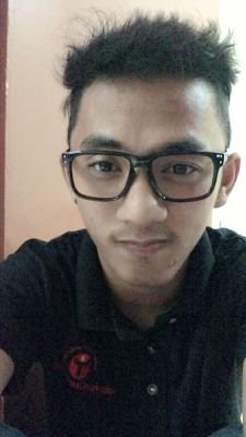 aku gak pernah menggangapmu mantan.. tetapi kau adalah kenangan indahku yg terhenti :')