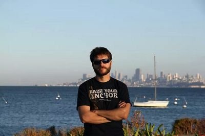 Digital marketing professional, beer geek, guitar & sailing fan.