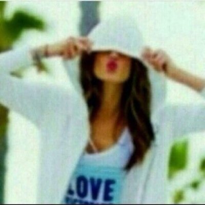 لست الا انثى انيقه بطريقه ملفته خجوله جدا ، هادئه ، عادله بين صمتي وثرثرتي ، مَختلفه ب المفآاهيم الخاص مـهمل