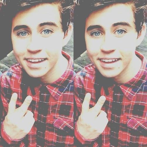 follow @frappuccinonash please? she gave you this free follow (: (FOLLOW OR I UNFOLLOW)