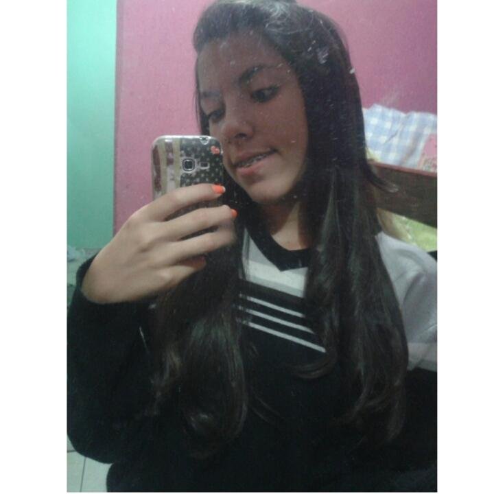 ' E que a felicidade invada nossas vidas todos os dias ' . 3 *~~*