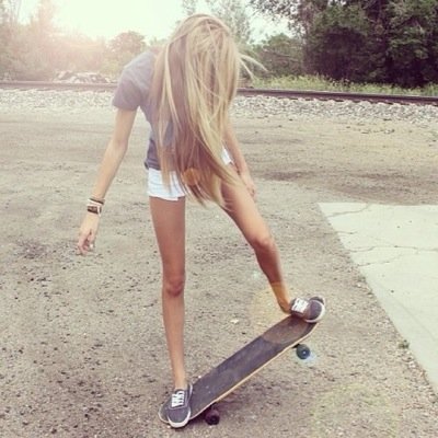 MarieThouvrard_'s profile picture. actuelemnt 48 
objectif 45