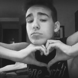 tweet or dm me your favorite jacob pictures :)