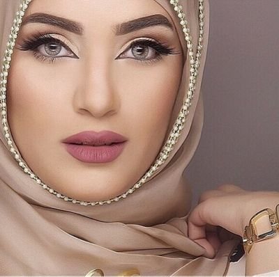 الدين اﻻسلام وهو دين محبه 'احبو بعضكم وتجنبو الطائفية والعدوات والتكفير والسب والشتم . الدنيا فناء والباقي هوالله