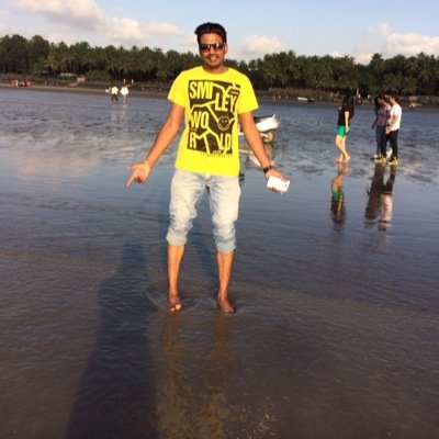 rzwnkhn's profile picture. 