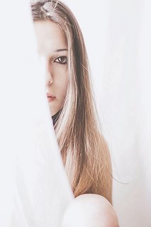 No te enamores de una mujer bonita; enamorate de una mujer inteligente, ella sabra como ponerse bonita.  Soy aldreyer.