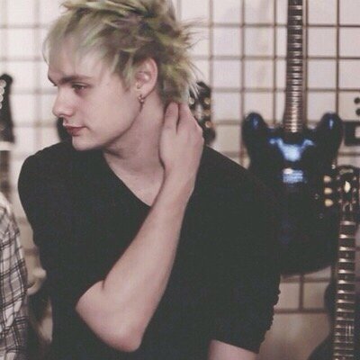 you were on michaels mind for a few minutes when he followed you(: -@darkcitymalum